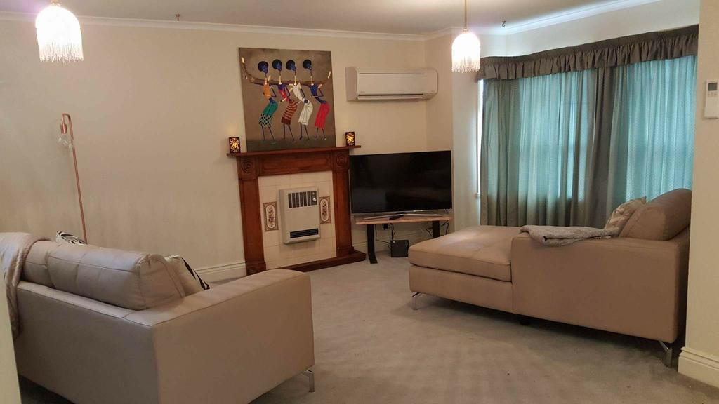 City Townhouse Walking Distance To City ลอนเชสตัน ภายนอก รูปภาพ